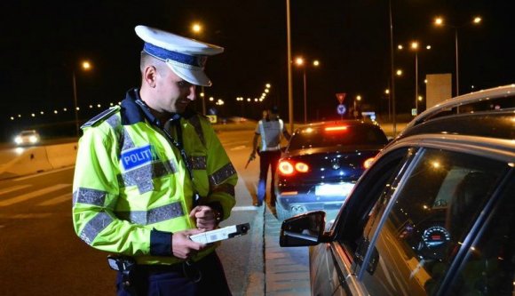 Halott testvére jogosítványát kapta elő a rendőröknek, aztán még a csillagokat is lehazudta az égről