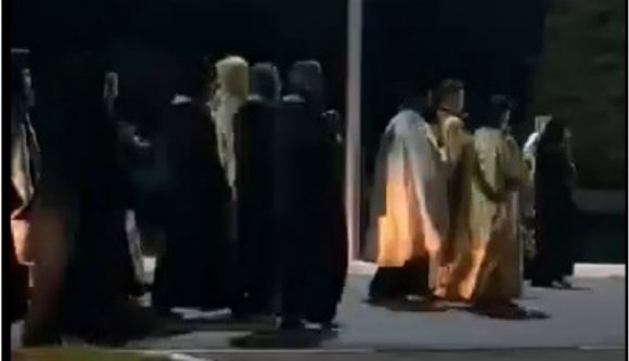 Nem tudtuk, mi hiányzott még: kovidűző utcai szertartást tartott Teodosie, a botrányhős ortodox érsek (VIDEÓval)