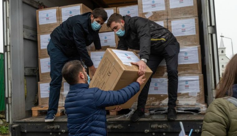 Több mint egymillió védőmaszkot kapnak Magyarországról az erdélyi magyarok