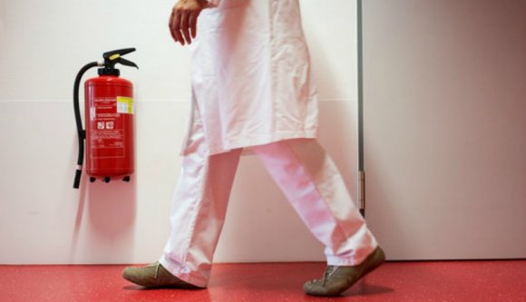 Nem tanulunk a tragédiából? Kigyulladt egy konnektor a marosvásárhelyi kórházban