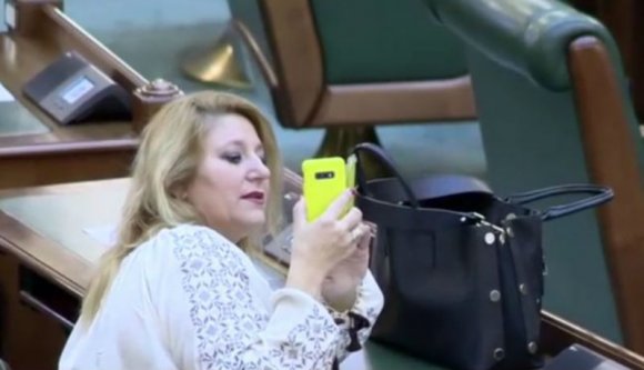 Méretes pofon: senki nem ment el a Șoșoacă szimpatizánsai által meghirdetett tüntetésre