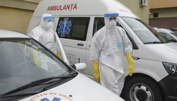 Gyors ütemben terjed a korona: már a négyezret is meghaladja a napi esetszám