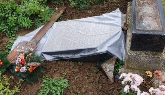 Kiskorúak vertek szét síremlékeket egy Arad megyei református temetőben