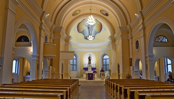 Maszk nélkül prédikálhatnak a papok a karácsonyi templomi szertartásokon