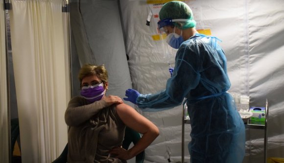 Rég volt ilyen: ezer alá csökkent az intenzív osztályon ápolt betegek száma