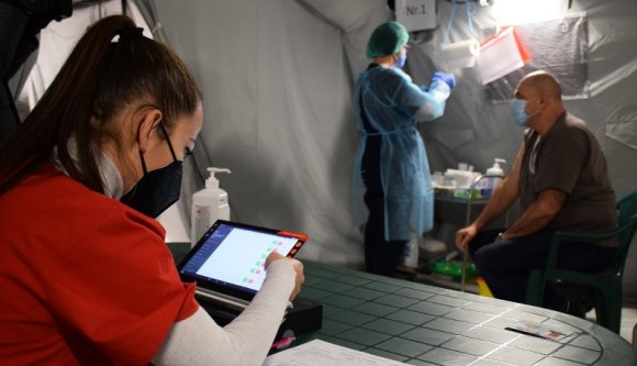 Minden látszat ellenére élénk az érdeklődés az oltás iránt Romániában