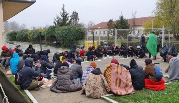 Masszívan nőtt a Temesvárra érkező migránsok száma, a kormány mégsem vesz róluk tudomást