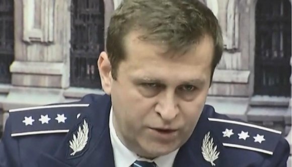 Már nem koordinálhatja a koronavírus elleni küzdelmet a korlátozásokat pofátlanul megsértő főrendőr