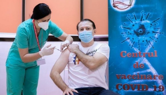 Friss hírek a járványfrontról: beoltatta magát a kormányfő, 3218-an megfertőződtek