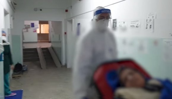 Az intenzív osztályon, levegő után kapkodva könyörgött az oltásért egy koronafertőzött