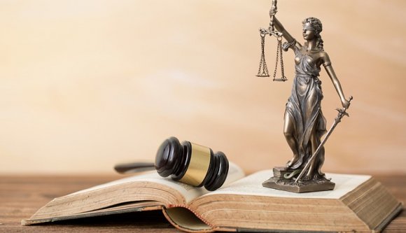 Nemük jogi elismerését kérő transzneműek jogsérelme miatt ítélte el Strasbourg Romániát