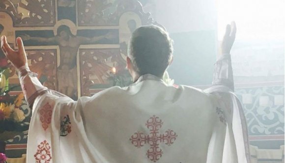 Kikergették a beoltott híveket több ortodox templomból – volt, akiről a maszkot is letépték