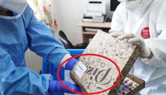 És az megvan, hogy egy kórházba pizzás dobozokban érkezett az oltás?