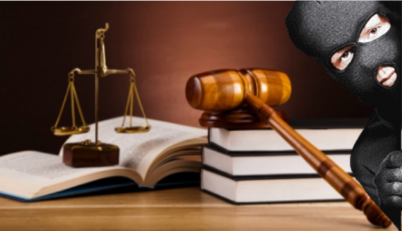 Bizonyítékként lefoglalt vagyontárgyakat lopott egy enyveskezű ügyész