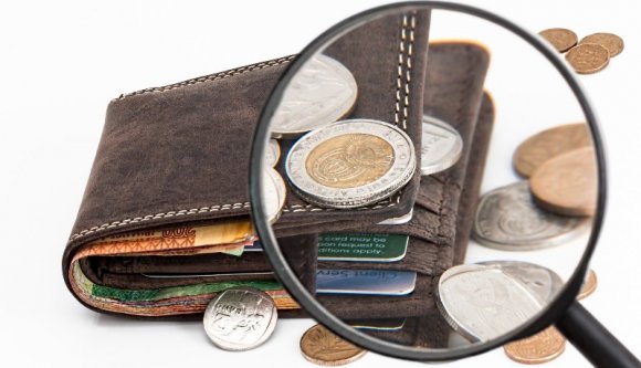 Nem sokat ér a minimálbér 70 lejes megemelése, ha közben az árak az egekbe szöknek