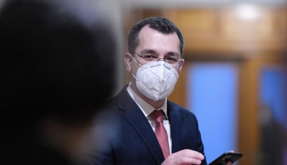 Égő lett volna, ha másfél hónap után kiebrudalják az egészségügyi minisztert, de nem jött össze