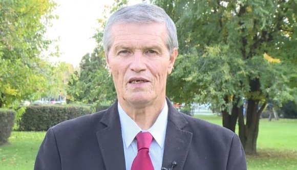 Hiába vádolták azzal, hogy forradalmárokra lövetett, igazolták a botrányos múltú képviselő mandátumát