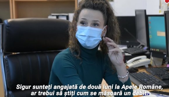 Azt hitte az igazgató, simán kinevezhet egy pincérnőt vízügyi mérnöknek, de tévedett