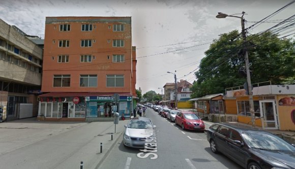 Szokatlan ötlettel álltak elő a kolozsvári civilek, csak hogy megszabaduljanak egy járdára épült, ronda épülettől