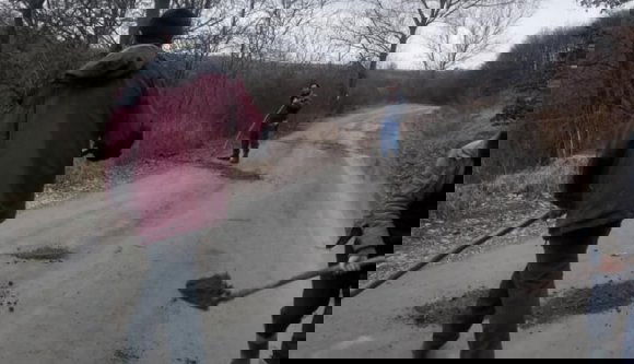 Románia, 21. század: önerőből javítják az utat az elkeseredett falusiak Kolozsvár közelében