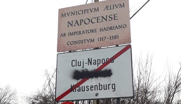Lemázolták a magyar feliratot a Kolozsvár-táblán (FOTÓ)