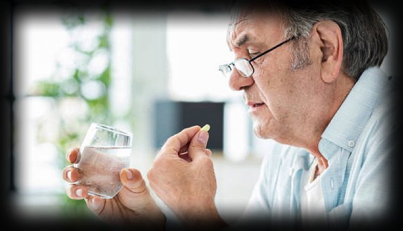 Hatalmas dózisú paracetamolkúrával gyógyította magát, belehalt