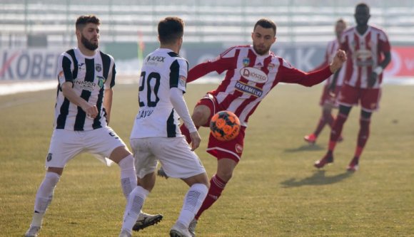 „Megint lopják a magyarok a román labdarúgókat”, avagy itt az újabb fociháború