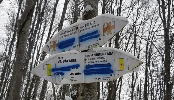 Magyargyűlölő túrázó festéket is visz magával a hegyekbe (FOTÓ)