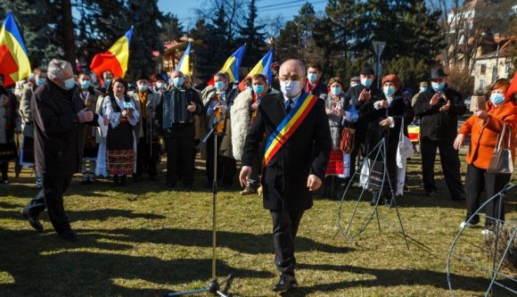 Boc máris azon parázik, hogy sérülni fognak a román nemzeti jelképek a magyar prefektus kinevezése miatt