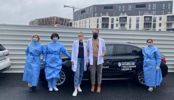 Temesvár annyira menő hely, hogy vadonatúj BMW-vel viszik házhoz az oltást