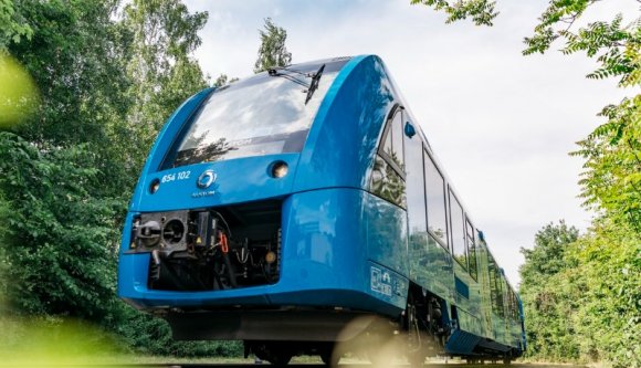 Mindjárt darabokra hullnak a romániai vasutak? Akkor tegyünk rájuk hidrogénmeghajtású vonatokat!