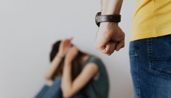 Őrizetbe vették a pofozórémet, aki fiatal nőket bántalmazott Kolozsvár utcáin