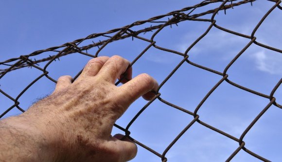 Éppen egy irodát rámolt ki, amikor elfogták az Európa-szerte körözött börtönszökevényt