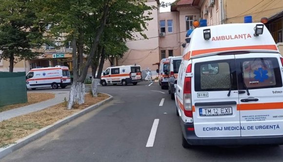 A mentő az új váróterem, ahol a legnagyobb kincs az oxigénpalack