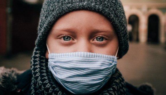 A járvány kezdete óta először nőtt 1400 fölé az intenzív osztályon kezelt betegek száma