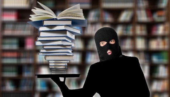 Nahát! A volt rendőr-főkapitány és a választási hatóság vezetője is „lopta” a doktori címét