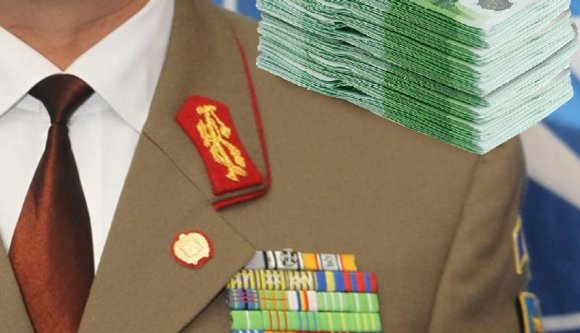 De szép élet a nyugdíjas katonaélet! Főleg, ha havi 8000 eurónyi összeget hoz a postás