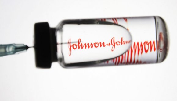 A Johnson & Johnson oltásával kapcsolatban is kételyek merültek fel, pont amikor kapunk belőle egy rakást