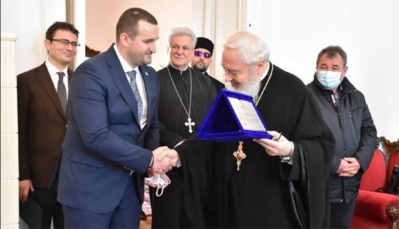 Ünnepelt a kolozsvári ortodox metropólia, mindenki maszk nélkül volt, a prefektus is