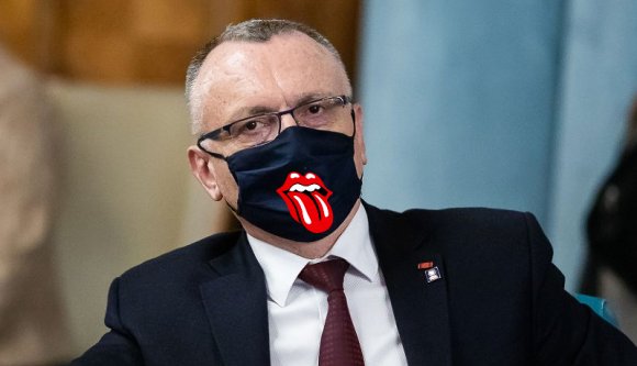 Oktatási miniszter úr, ideje megbukni! És megismételni az évet! Mind az ötvenkettőt!