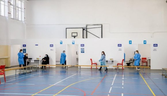 Jó tudni, mi a teendő akkor, ha éppen az oltás előtt kapjuk el a koronát