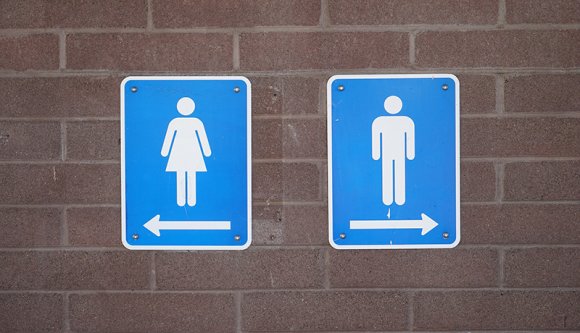 Meg lehet könnyebbülni: elkészült Románia legdrágább közvécéje