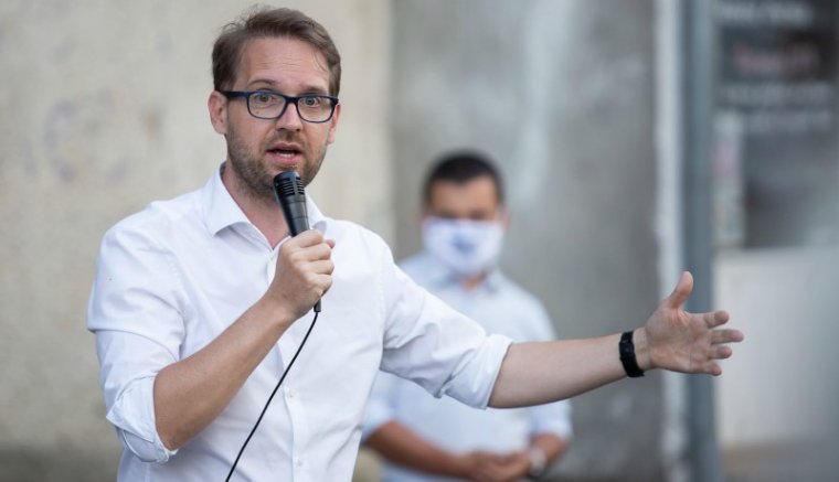 Temesvár német polgármesterének most éppen kémvádak cáfolásával kell foglalkoznia