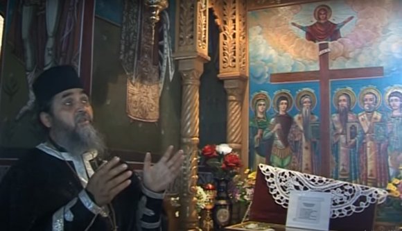 Kiskorúval való szexen kapták a táltos papot, aki rálépett a gyógyulni vágyó hívekre