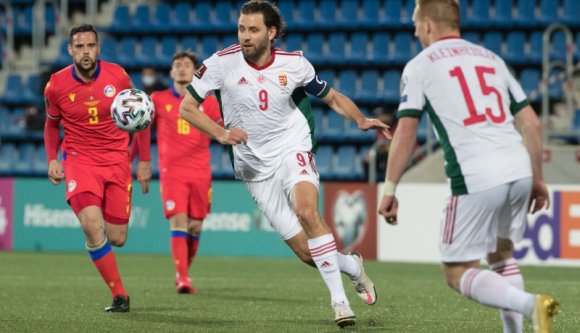 Meglepetéscunami a román fociválogatott csoportjában