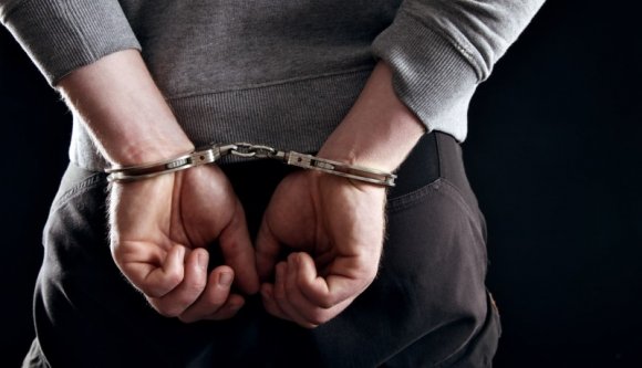 Azt hitte a polgármester, megússza, ha halálosan megfenyeget néhány zsarut, de tévedett