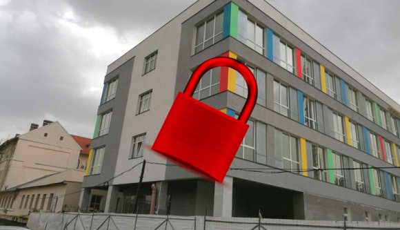 Pandémiás abszurd: készen és üresen áll egy vadiúj kórház, mert nincs benne víz, gáz, villany