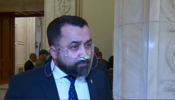 Ilyen nincs: egy AUR-os képviselő véletlenül a tévékamerák előtt vallotta be, hogy hazudott a vagyonbevallásában