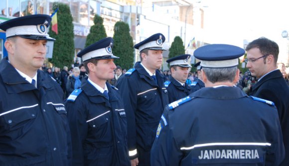 Pandúrból lesz a legjobb rabló: gyanús előléptetések miatt csapott le a csendőrségre a DNA