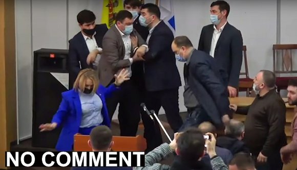 Pruton túli áll-a-bál: összeverekedett a kisinyovi városi tanács! (VIDEÓval)